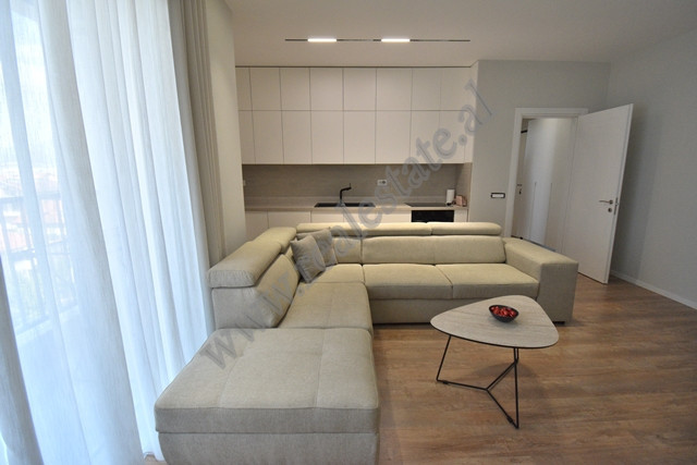 Apartament 2+1 me qira ne rrugen Besa prane rruges Siri Kodra ne Tirane.
Pozicionohet ne katin 4 te